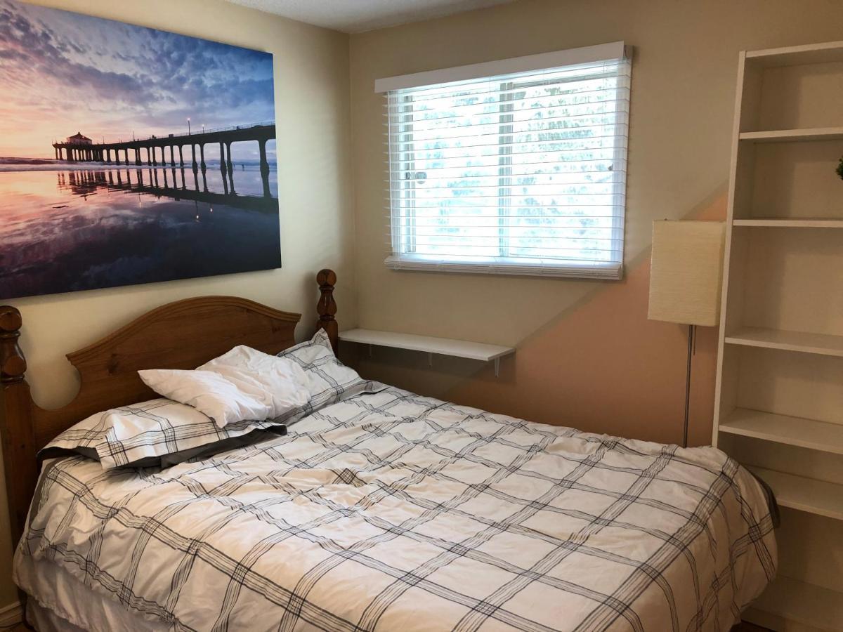 Cozy 2 Bedroom Townhouse With Large Den