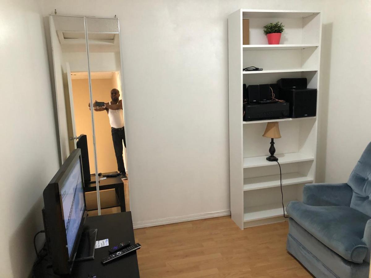 Cozy 2 Bedroom Townhouse With Large Den Calgary
