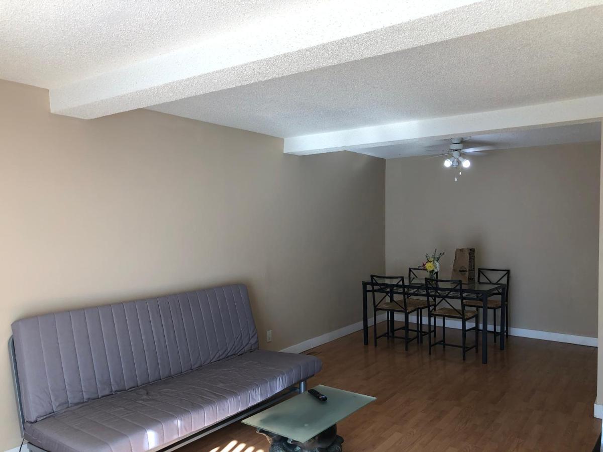 Apartment Cozy 2 Bedroom Townhouse With Large Den *
