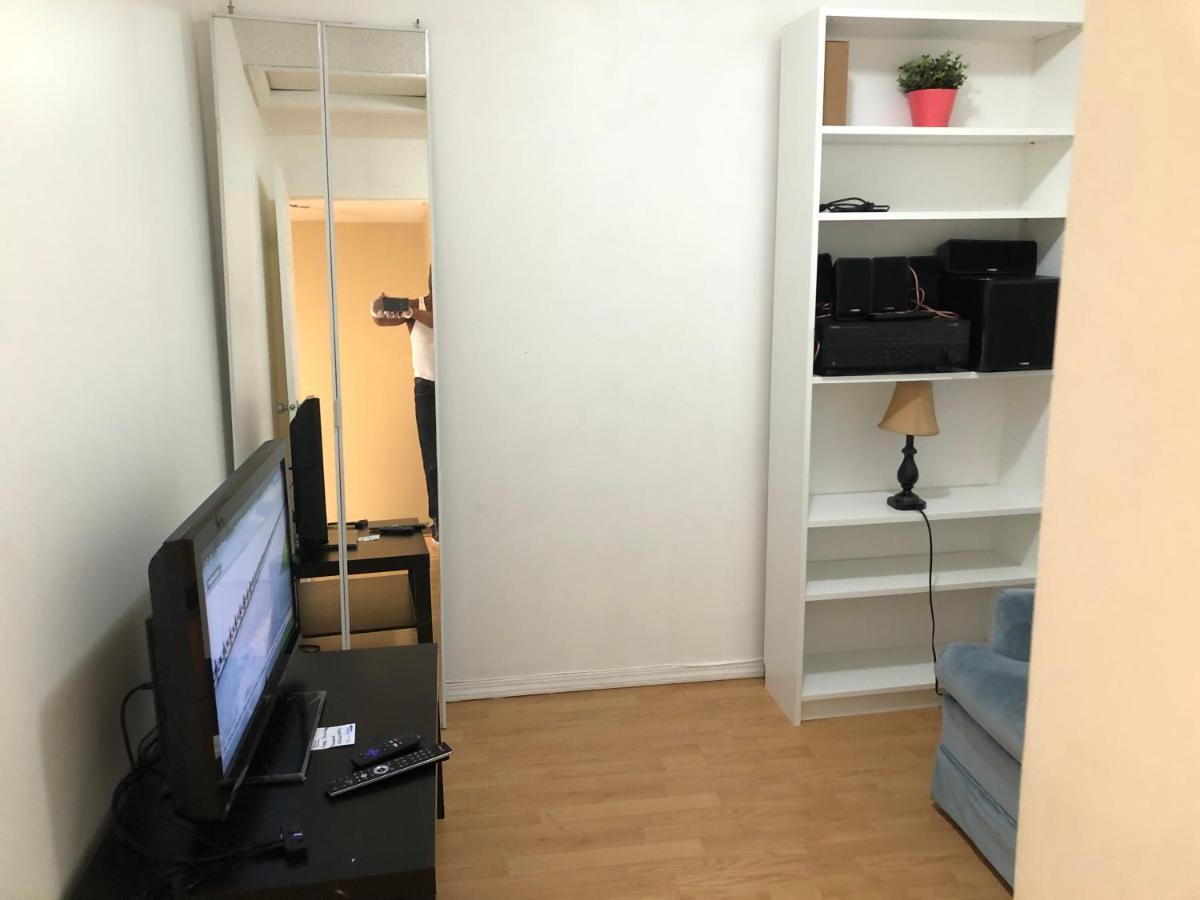 Cozy 2 Bedroom Townhouse With Large Den