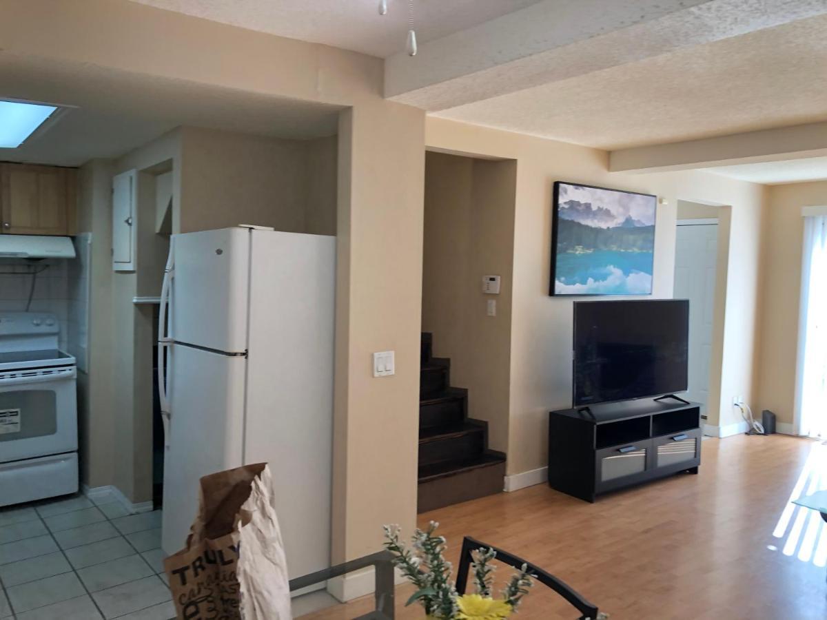 Apartment Cozy 2 Bedroom Townhouse With Large Den