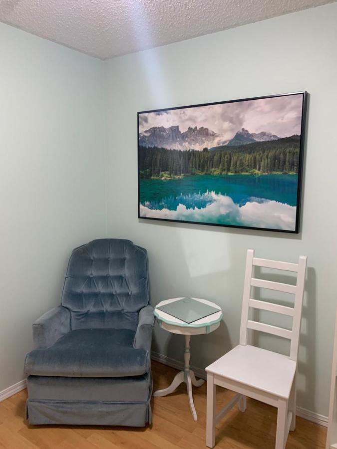 Apartment Cozy 2 Bedroom Townhouse With Large Den Calgary